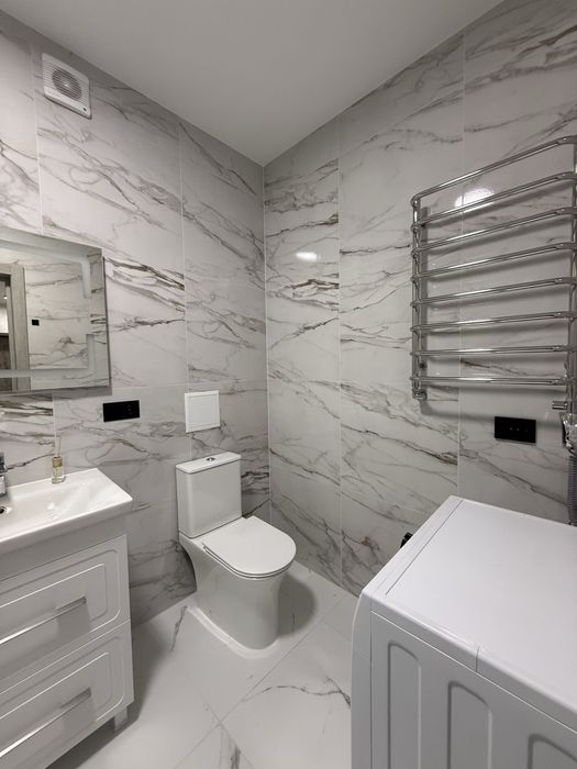 Здається 2-х к квартира в центрі, перша здача, жк закритого типу