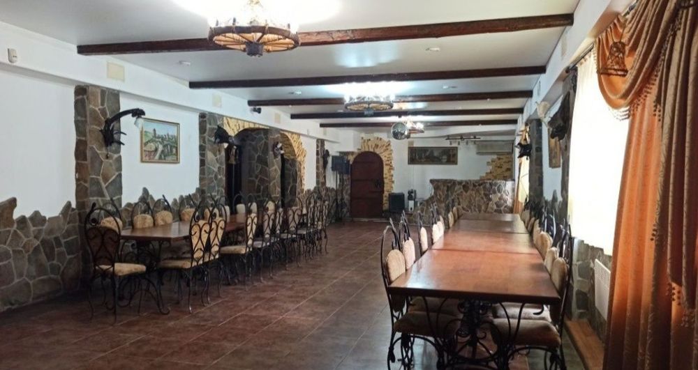 Здається діючий ресторан.