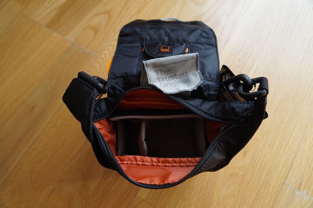 Lowepro Bolsa Compact Courier 80 Preto