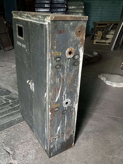 Силовой шкаф советский тяжелый