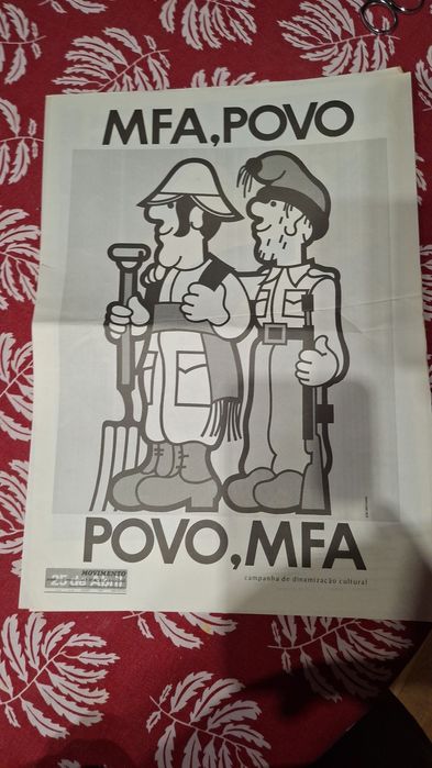 Cartazes 25 de abril vintage mfa