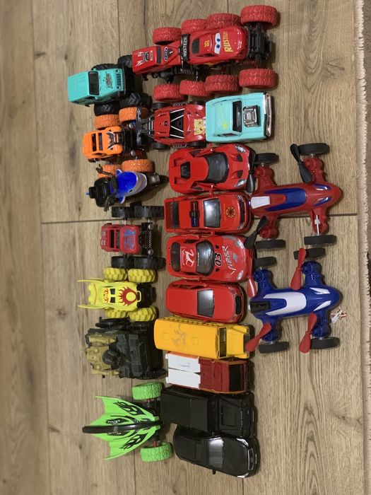 Продам машинки играшки