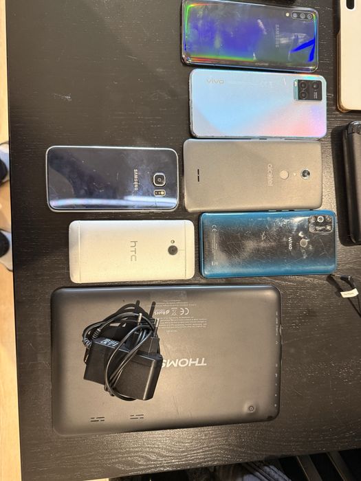 Мобильные телефоны одним лотом