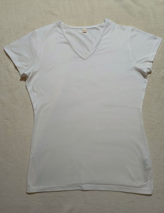 Biała koszulka t-shirt z bawełny organicznej z dekoltem w serek