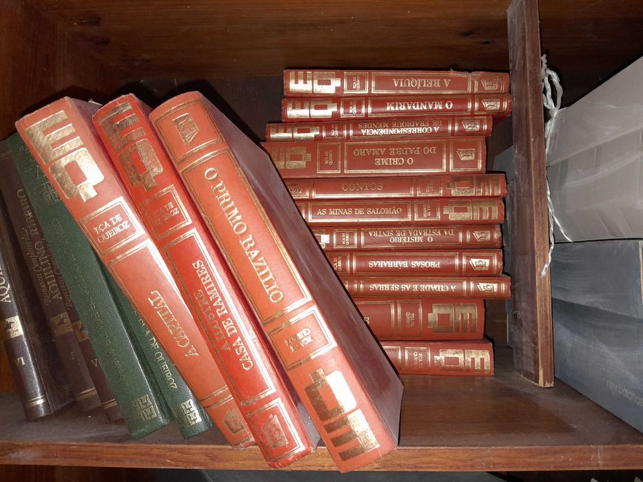 livros Victor Hugo,  Almeida Garrett, Júlio Dinis, Eça de Queirós