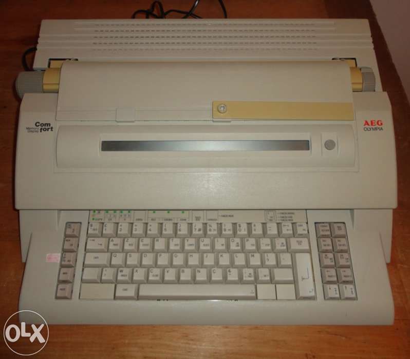 Maquina de Escrever AEG OLYMPIA