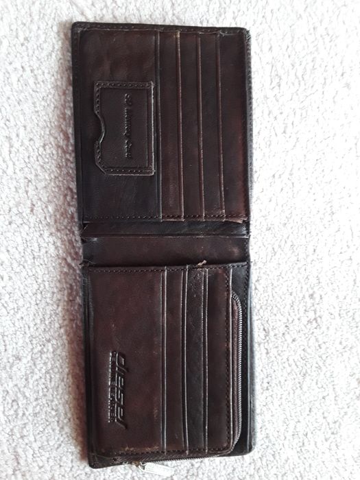 Carteira em pele marca Diesel