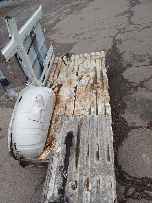 Продам четверть кузова.