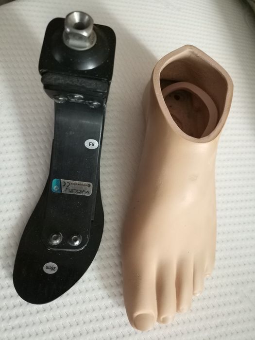 Протез стопи,лівої,28 розмір.