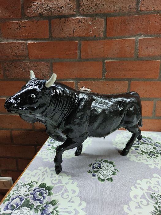 Touro em plástico espanhol