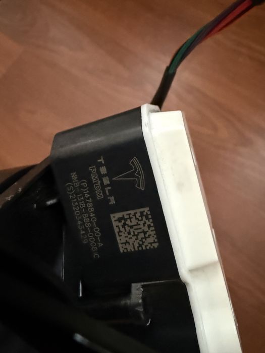 Лючок зарядки tesla 3 Y моторчик 1478844-00-A
