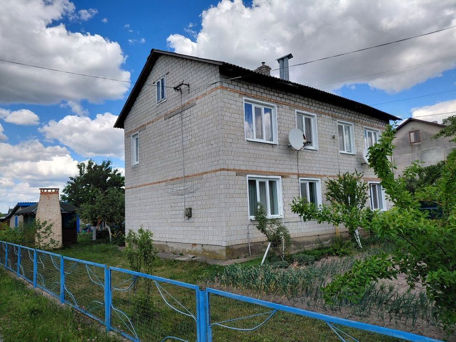 Половина будинку в селі Заводське  з усіма умовами за 60 км від Львова