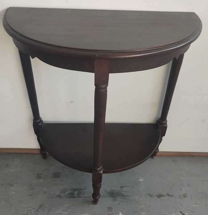 Mesa meia lua em madeira