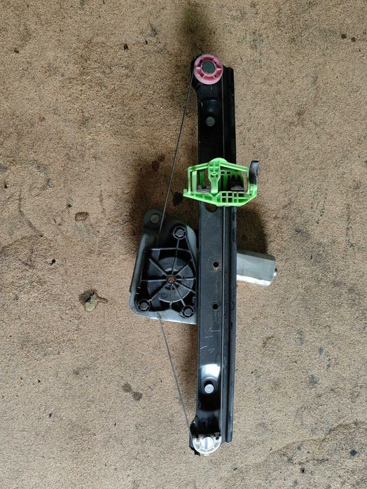 Elevador Bmw Serie 1 E81/E87 trás esquerdo ( lado condutor)