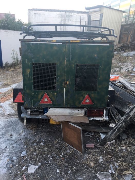 Atrelado para transporte de cães com tampa e fechadura