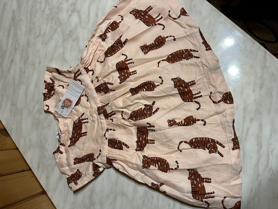 Продам плаття нове 86