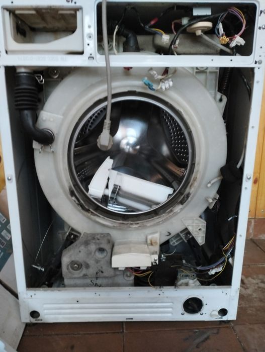 Стиральная машина SAMSUNG WF6450N7W (на запчасти)