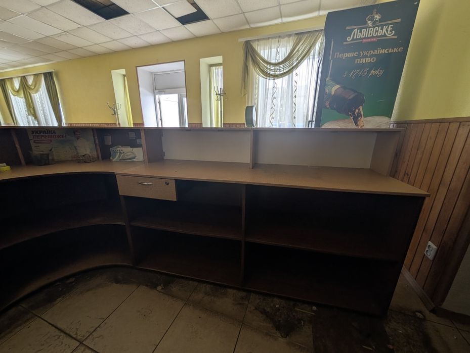 Продається барна стійка зі стелажем