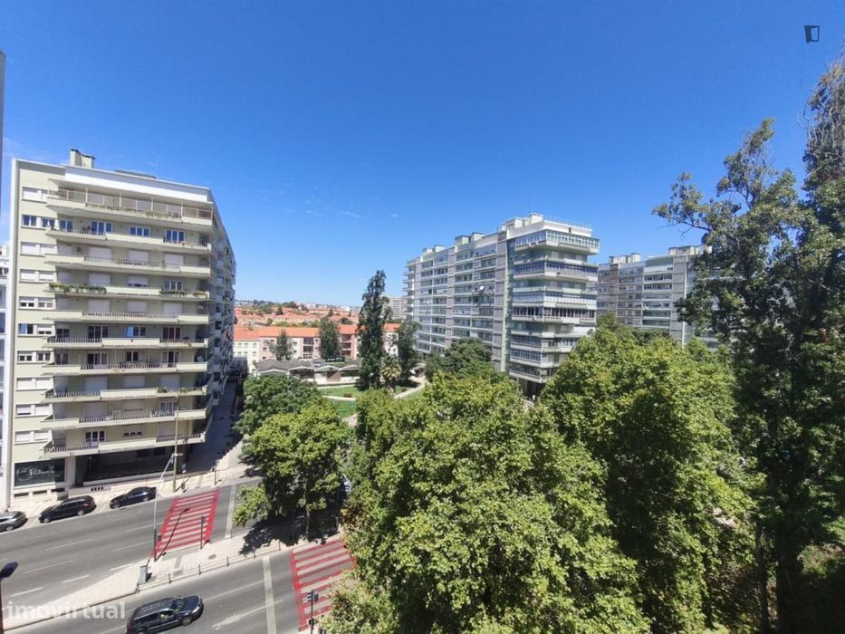 Quarto - localizado em Campo Grande Lisbon