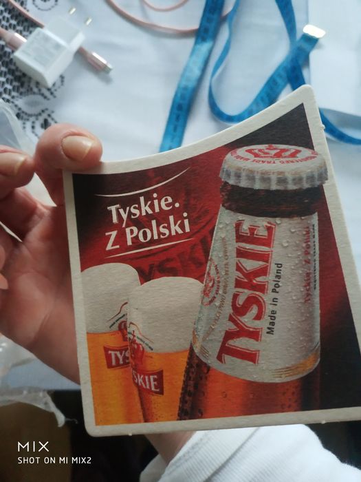 Papierowe podstawki pod kubek ok. 60sztuk.