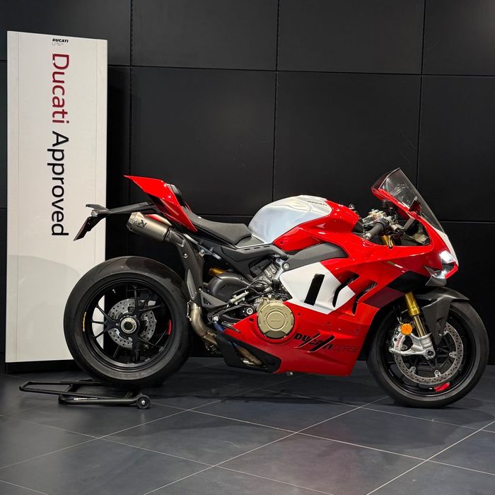 Ducati Panigale V4 R Nº 26 | Akrapovič Completo