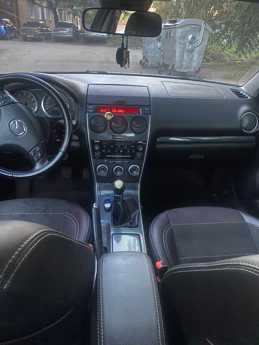 Легковий автомобіль MAZDA