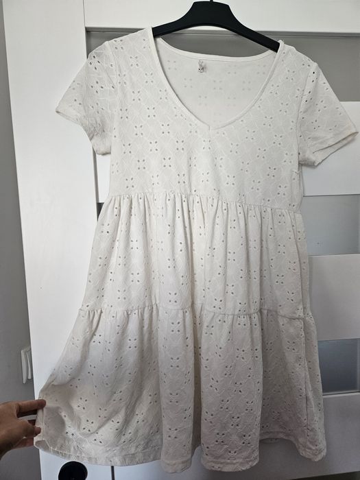 Sukienka biała ażurowa baby Doll Sinsay S