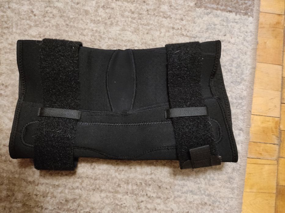 Фіксатор на коліно колінну чашечку