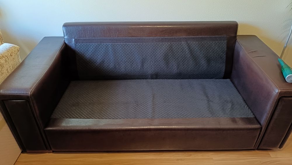 Sofá em veludo Astrakan e pele sintética