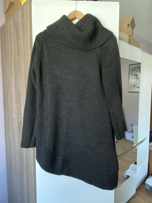 Długi sweter z asymeteycznym wykonczeniem Marks&Spencer