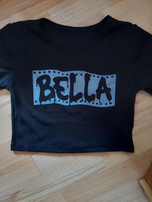 Bella T-shirt crop top koszulka bluzka napis prążkowany materiał