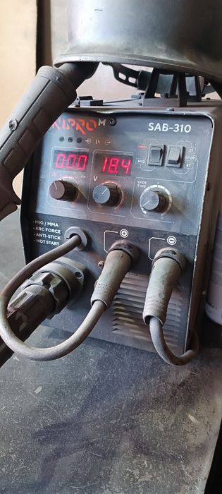 Набір зварювальника, балон углекислоти, редуктор, полуавтомат.