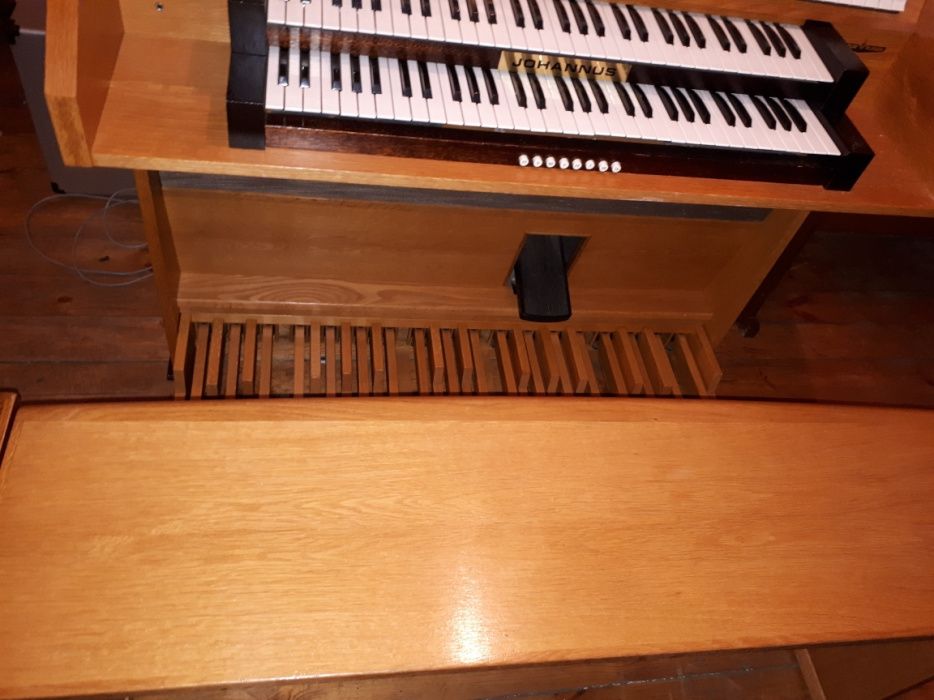 Johannus OPUS 230.Stan znakomity, super brzm. Obniżka ceny o 500 zl.