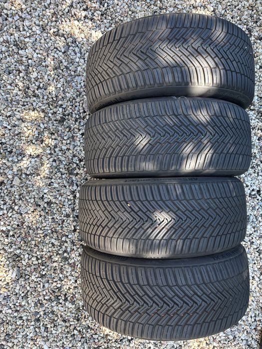 Continental AllSeasonContact 225/40 R19