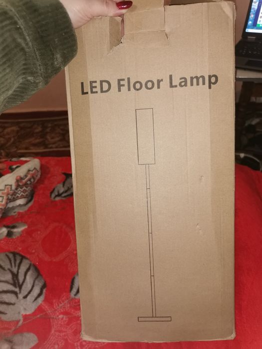 світлодіодний торшер (LED Floor Lamp).