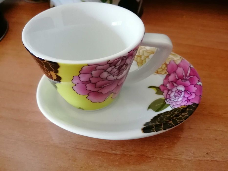 Caixa com 2 chávenas de café