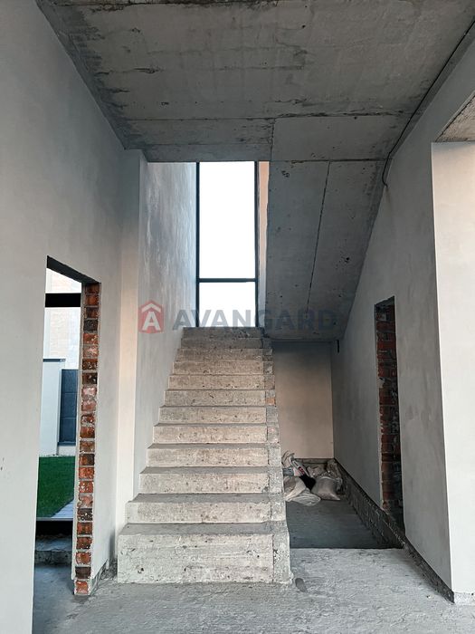 Сучасний преміальний будинок у містечку City Park (Villa Riviera)