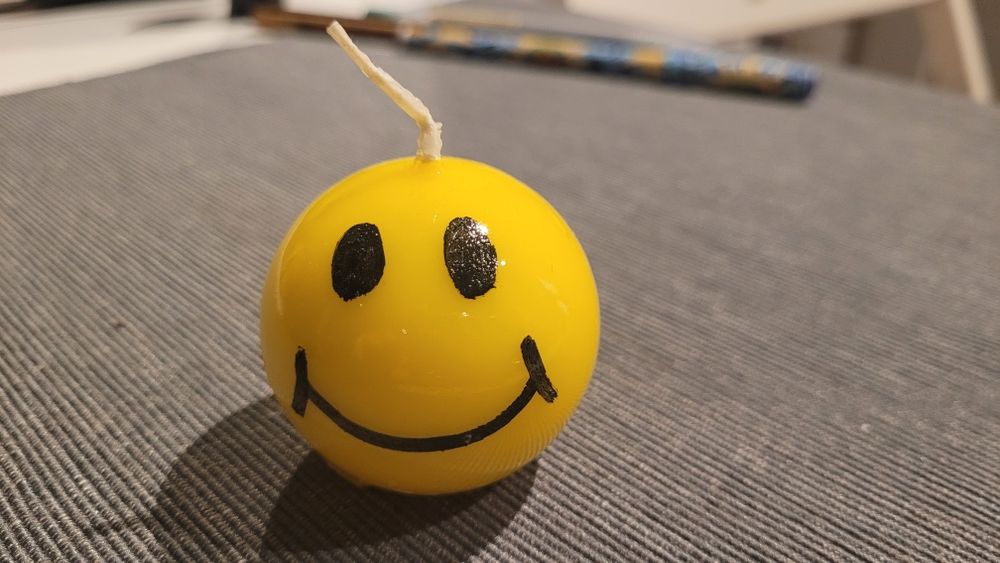 Świeczka żółta uśmiech