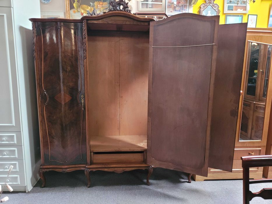 Guarda fatos antigo em muito bom estado geral