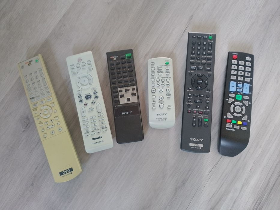 Vários comandos remotos para TV, DVD, CD  (ver preços na descrição)