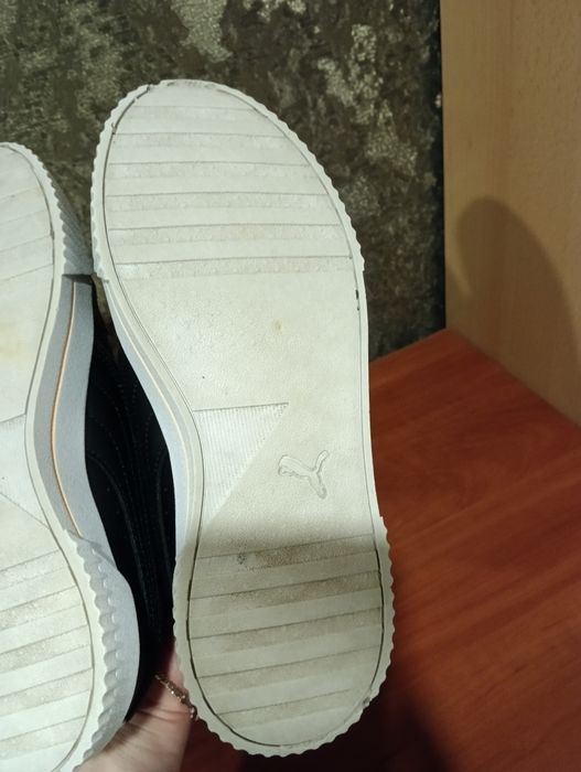 Продам кроссовки женские Puma