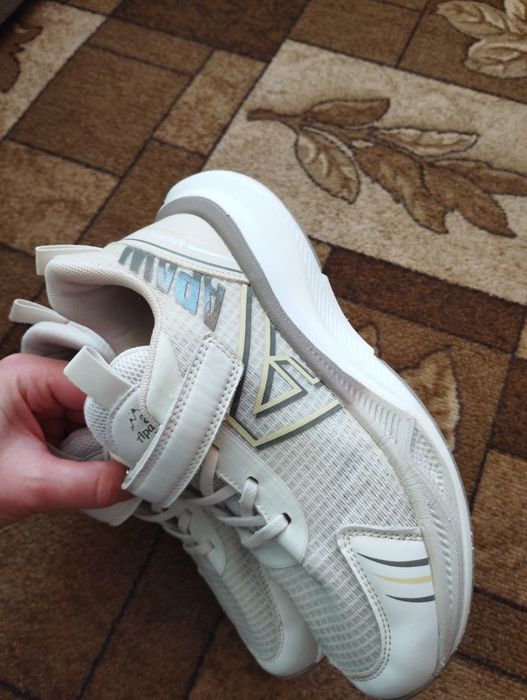 Кросівки 36 розмір