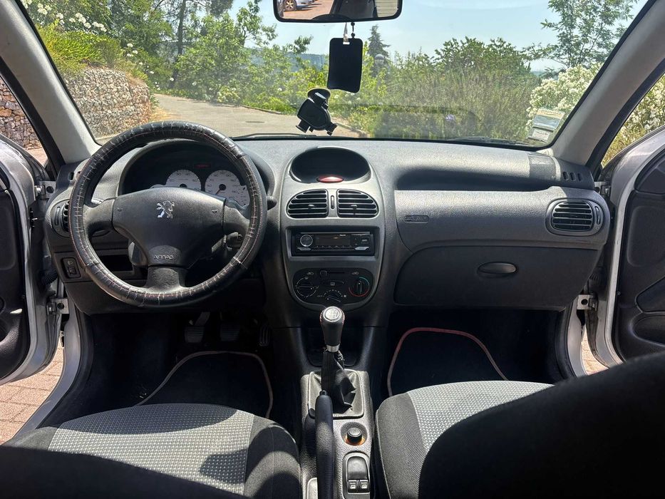 Peugeot 206 1.1 Gasolina — 2004 | 5 Portas