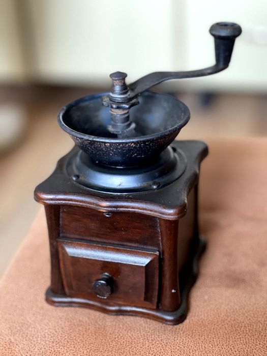 Młynek do kawy starodawny