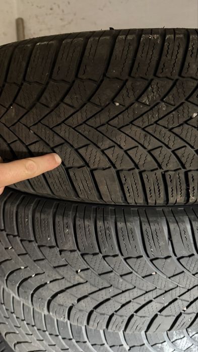 Шини 215/65 R17 Bridgestone 5.5мм  зима