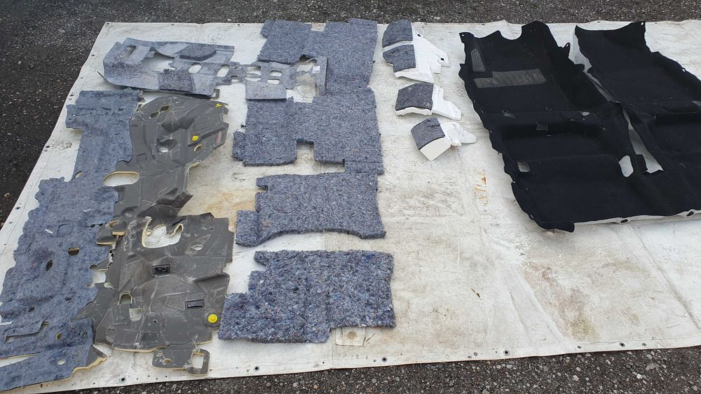 Toyota Auris II kombi lift dywan podłoga wykładzina półka bagażnika