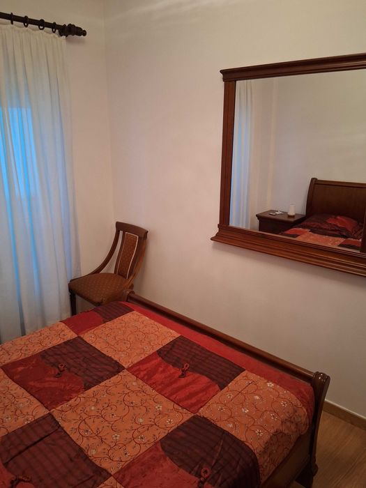 Quarto em Cerejeira e sofás em pele