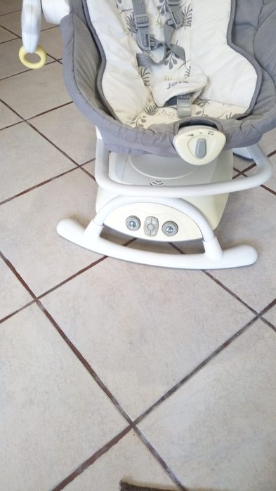 Cadeira relaxar com base que permite movimentos