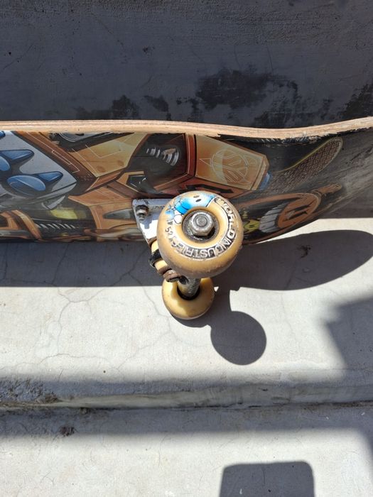Skate com alguns extras
