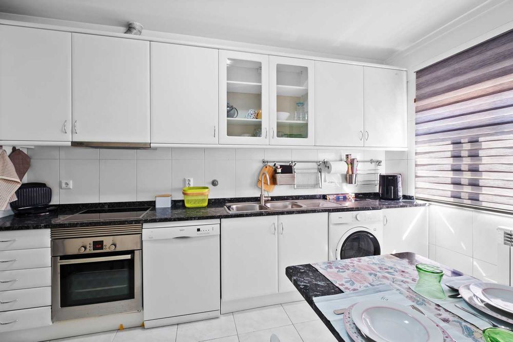 Arrendo quarto com varanda e Ar condicionado
